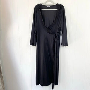Vintage Vanity Fair Robe M Womans USA Black Nylon Belted Wrap Lace Trim Lingerie
